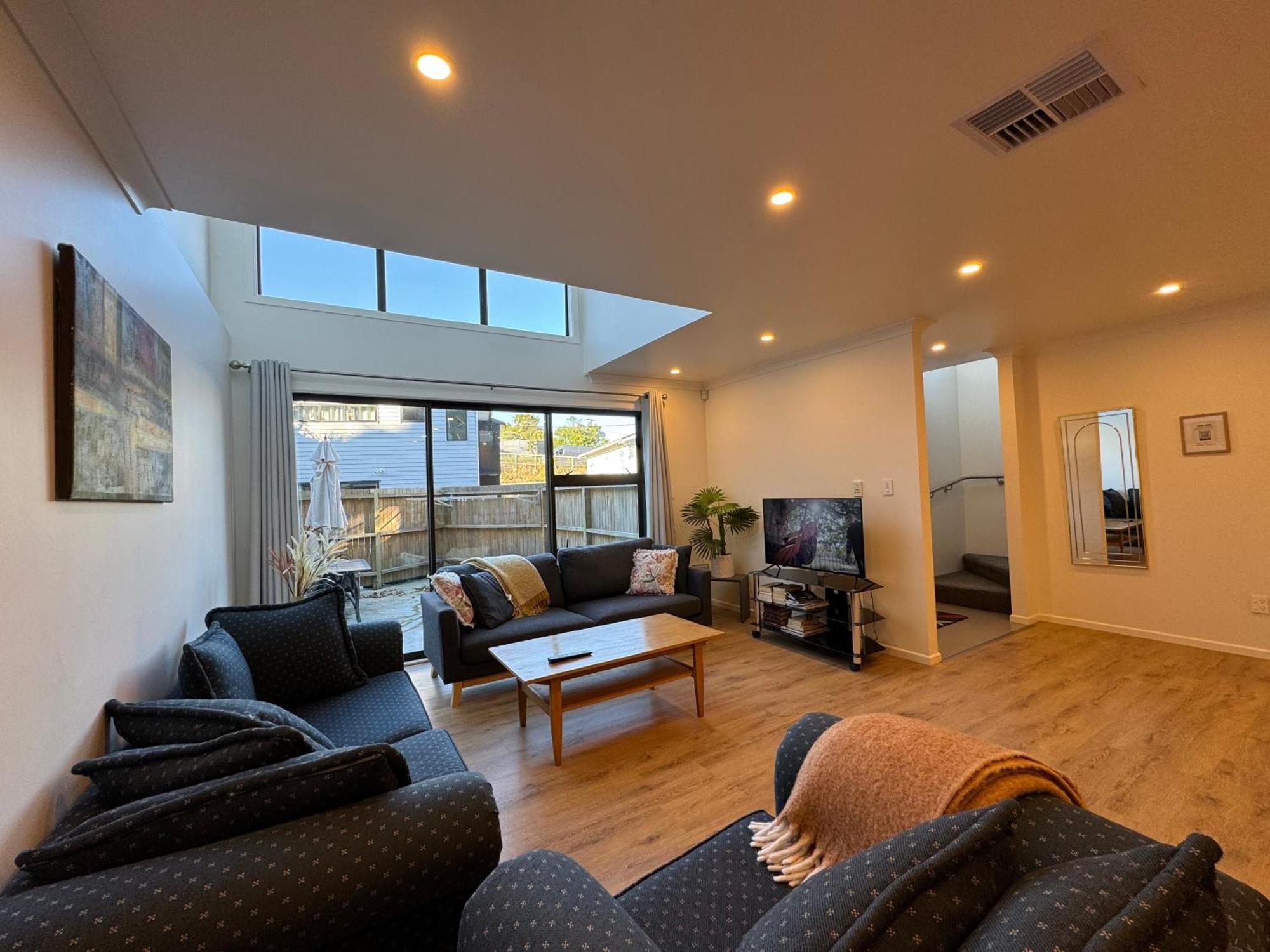 No Party Allowed, Entire Brand New 3 Bedroom Townhouse, Free Unlimited Fibre Wifi And Free Parking Wellington Ngoại thất bức ảnh